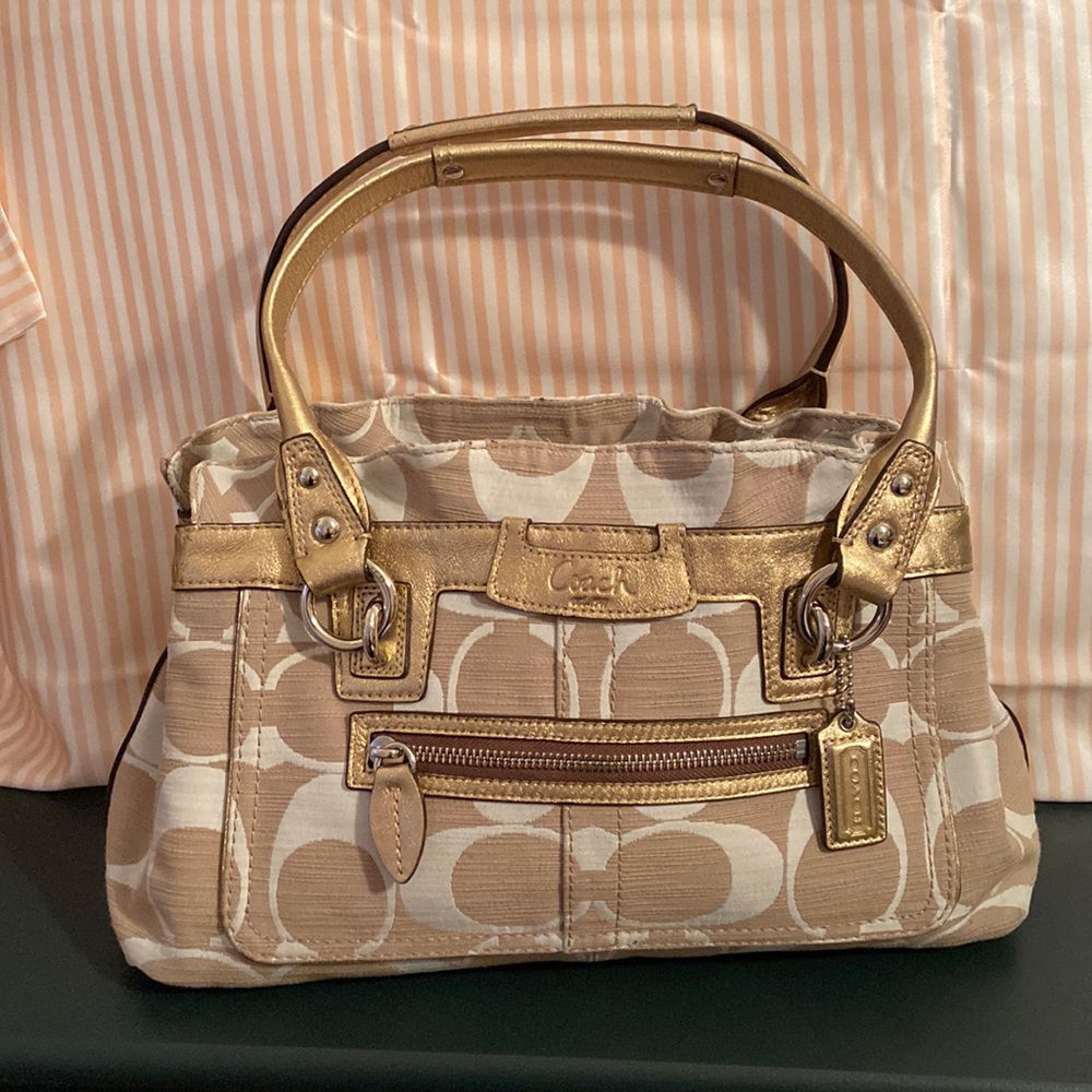Vintage Coach shoulder bag in beige and gold accent